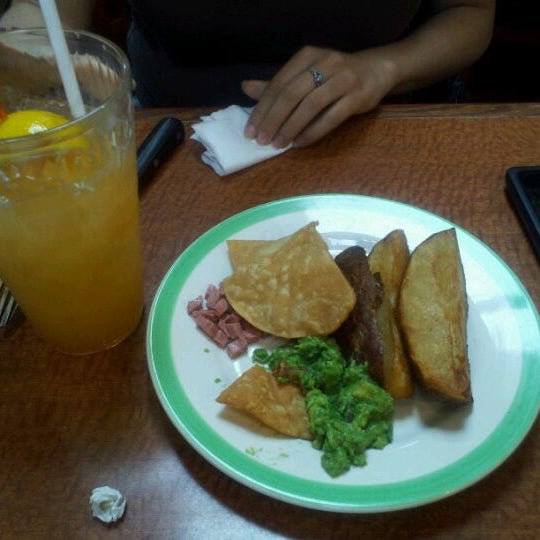 Photo taken at Sizzler by Pancho V. on 8/25/2011