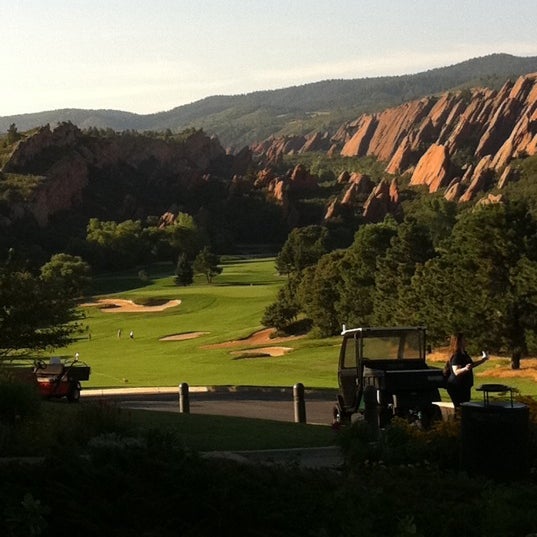 รูปภาพถ่ายที่ Arrowhead Golf Club โดย Juliet F. เมื่อ 8/13/2011