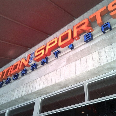 Das Foto wurde bei Station des Sports von Sandra C. am 8/16/2012 aufgenommen