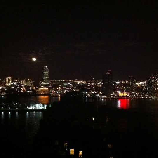 3/10/2012にVictor M.がBeekman Towerで撮った写真