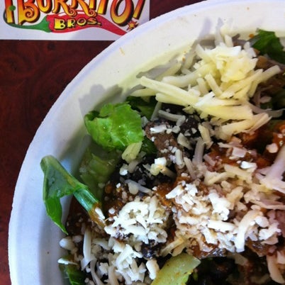 รูปภาพถ่ายที่ Burrito Bros. โดย Sindie H. เมื่อ 8/15/2012