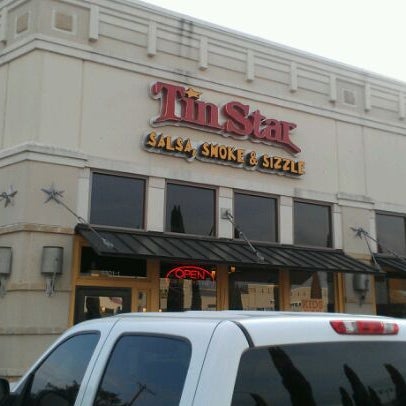 Foto tirada no(a) Tin Star Restaurant por Rafael T. em 11/19/2011