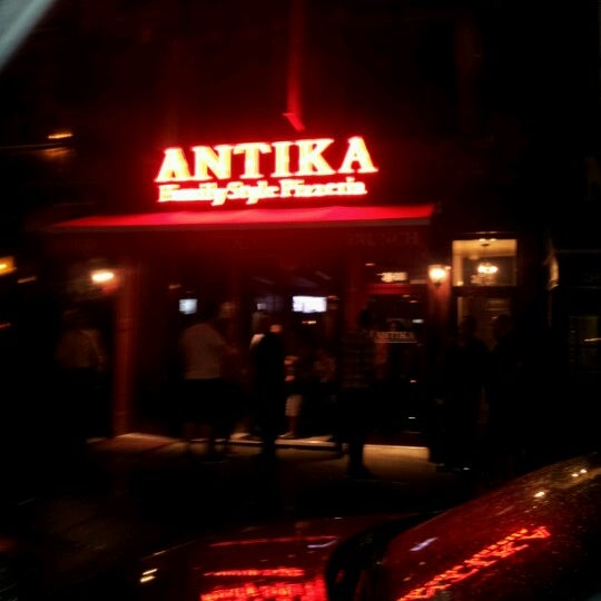 Foto diambil di Antika Restaurant &amp; Pizzeria oleh Rosa J. pada 7/27/2012