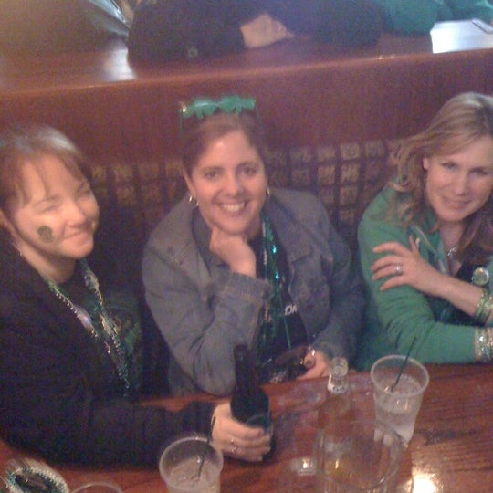 รูปภาพถ่ายที่ Sully&#39;s Irish Pub โดย Danielle A. เมื่อ 3/17/2011