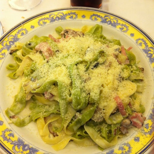 รูปภาพถ่ายที่ Restaurante Capitolina โดย Hannah M. เมื่อ 8/17/2011