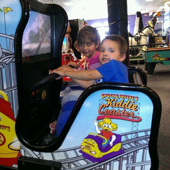 Chuck E. Cheese 170 pengunjung