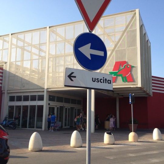 Parco Commerciale Belvedere Shopping Mall