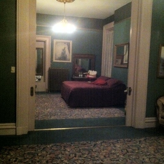 2/26/2011にJana E.がThe Lemp Mansionで撮った写真