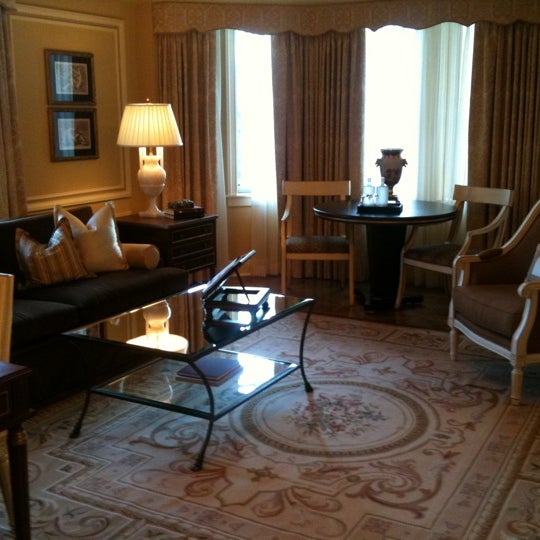 รูปภาพถ่ายที่ The Jefferson Hotel โดย Melissa C. เมื่อ 2/13/2011