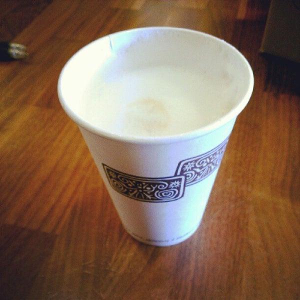 รูปภาพถ่ายที่ Peet&#39;s Coffee &amp; Tea โดย Kervin L. เมื่อ 9/6/2012