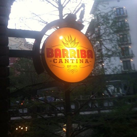 รูปภาพถ่ายที่ Barriba Cantina โดย D C. เมื่อ 3/16/2012