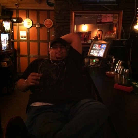 Foto diambil di Temple Bar &amp; Grille oleh Eric Highlander M. pada 5/15/2011