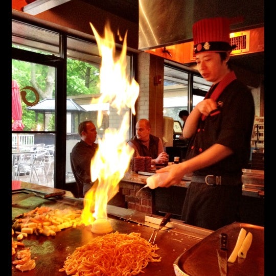 Снимок сделан в Sogo Hibachi Grill &amp; Sushi Lounge пользователем Skye&amp;Raine 5/7/2012