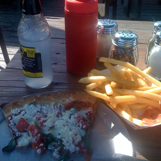 3/19/2012 tarihinde Em L.ziyaretçi tarafından Mo&#39;s Pizza'de çekilen fotoğraf