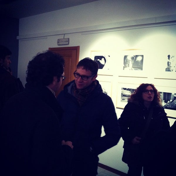 1/27/2012 tarihinde Roberto A.ziyaretçi tarafından Spazio Labo&#39; - Centro di Fotografia'de çekilen fotoğraf