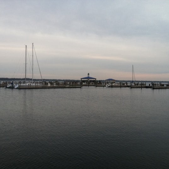 10/31/2011 tarihinde Brian G.ziyaretçi tarafından Erie Yacht Club'de çekilen fotoğraf