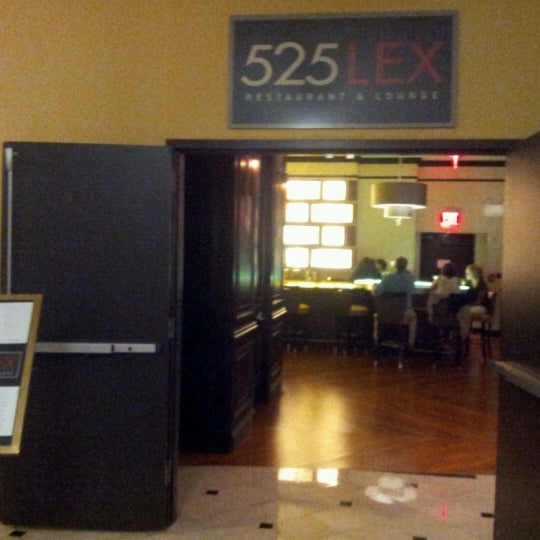 Снимок сделан в 525LEX Restaurant &amp; Lounge пользователем Bill C. 6/25/2012