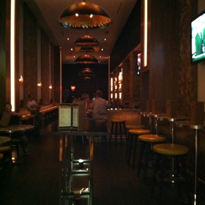 Foto tirada no(a) Long Bar por Michelle L. em 7/28/2012