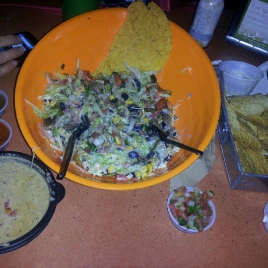 6/26/2012 tarihinde James E.ziyaretçi tarafından Lime Fresh Mexican Grill'de çekilen fotoğraf