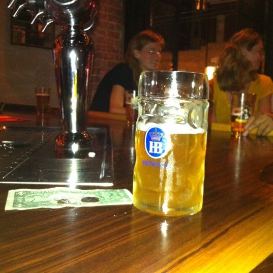 8/27/2011 tarihinde Tigi T.ziyaretçi tarafından Rudy&#39;s Bar'de çekilen fotoğraf