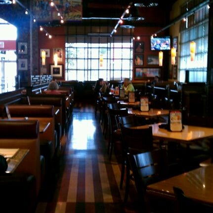 Снимок сделан в BJ&#39;s Restaurant &amp; Brewhouse пользователем Dave Jr. N. 9/24/2011
