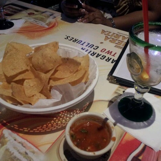 Foto tirada no(a) Tequila Lopez Mexican Restaurant por Tanya em 3/23/2012