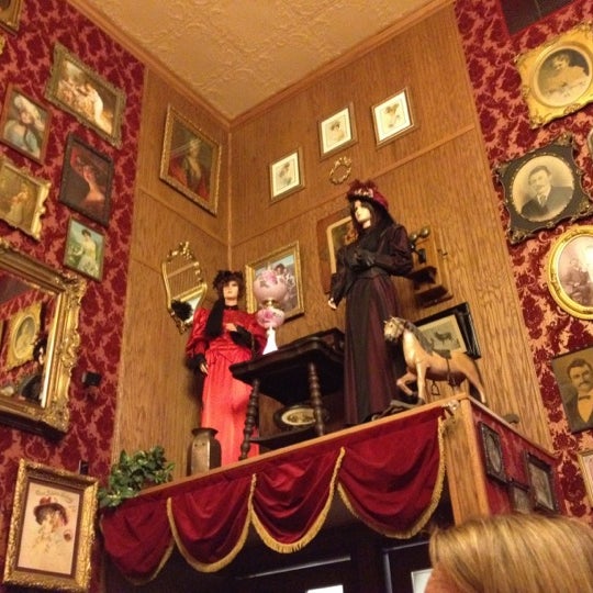 10/22/2011 tarihinde Jesse B.ziyaretçi tarafından Ruby House Restaurant'de çekilen fotoğraf