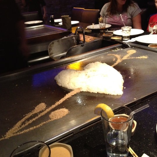 4/14/2012 tarihinde Erika M.ziyaretçi tarafından Nishiki Hibachi &amp; Sushi Restaurant'de çekilen fotoğraf