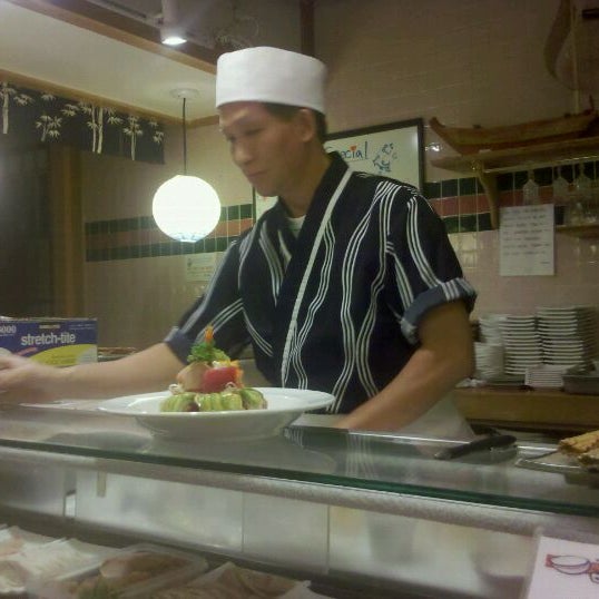 Foto tirada no(a) Jun&#39;s Sushi por Faith U. em 9/18/2011