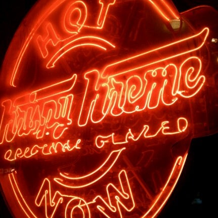 6/17/2012에 Brittany A.님이 Krispy Kreme Doughnuts에서 찍은 사진