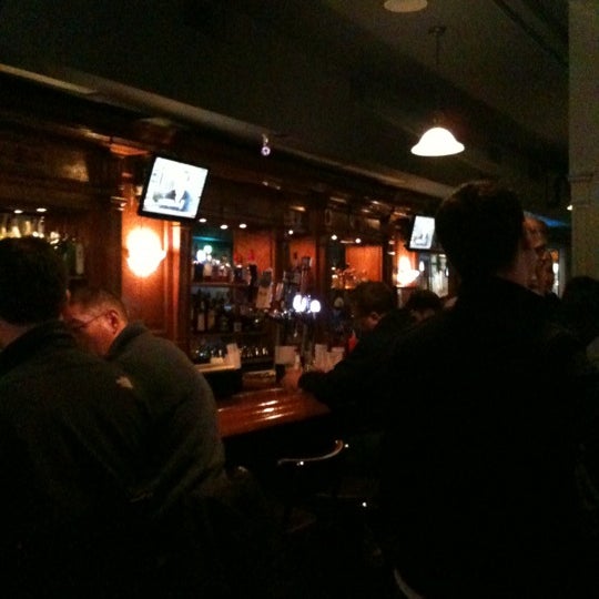 Foto diambil di Side Bar Food &amp; Spirits oleh Madison G. pada 3/2/2012