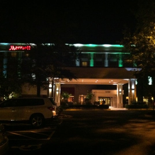 รูปภาพถ่ายที่ Fairfax Marriott at Fair Oaks โดย Jennifer เมื่อ 6/26/2012