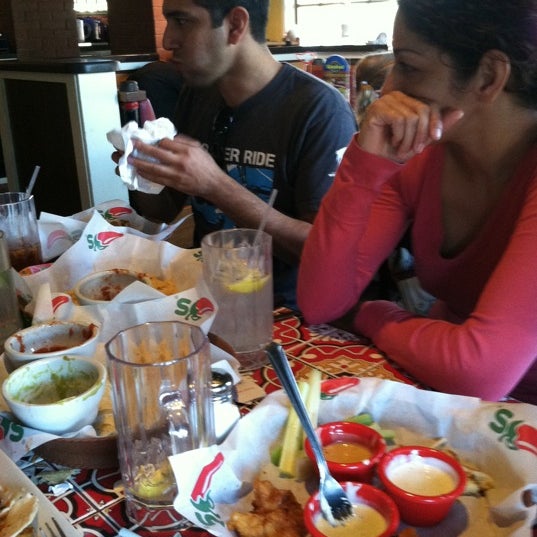 Photo taken at Chili&#39;s Grill &amp; Bar by Jeff B. on 10/22/2011