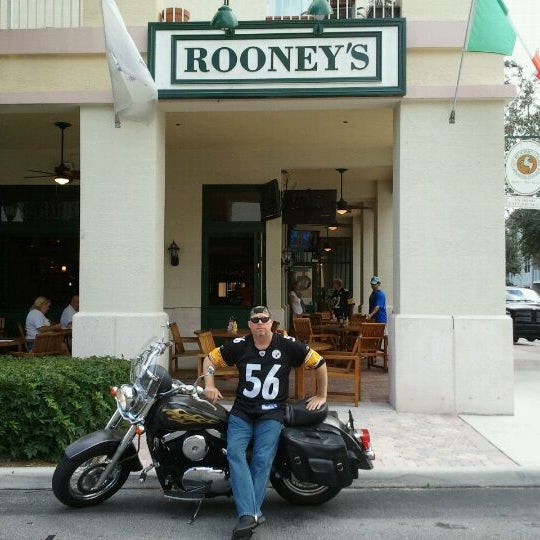 12/4/2011にDennis L.がRooney&#39;s Public House- the Gastropubで撮った写真