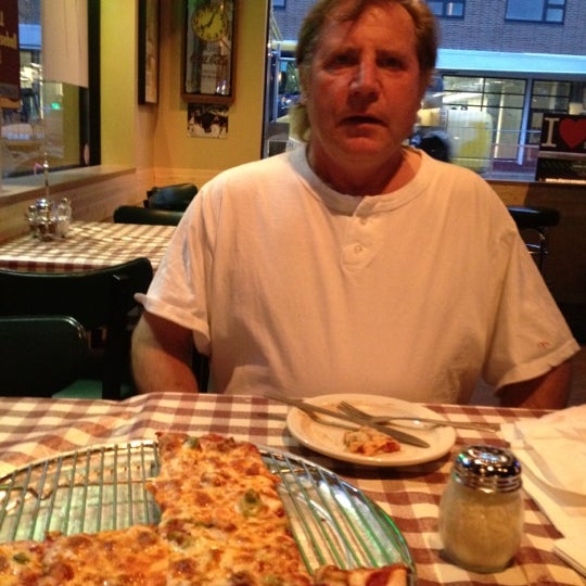 5/6/2012にChristine W.がCampus Pizzaで撮った写真