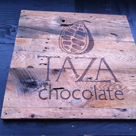 Foto tirada no(a) Taza Chocolate por Tony Z. em 4/29/2011