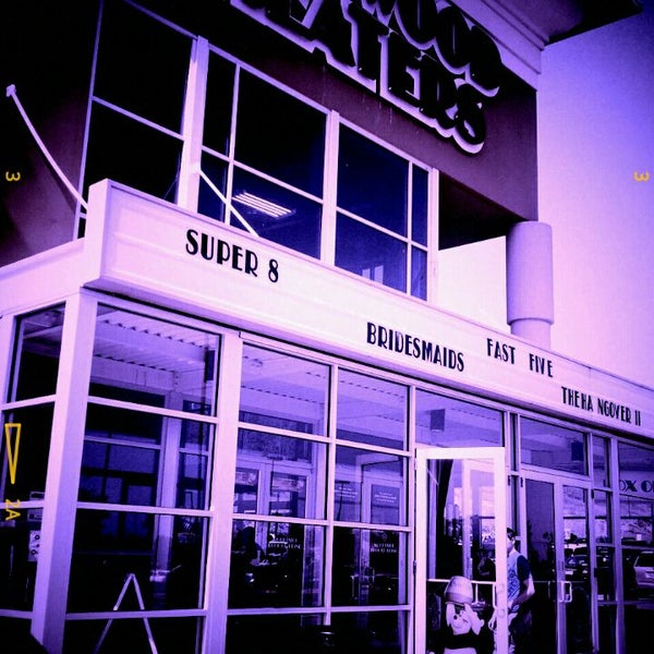 Regal Hollywood & ScreenX Topeka Movie Theater