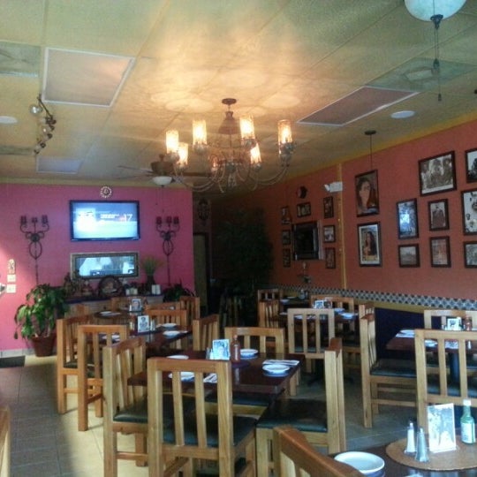 Foto tirada no(a) Casa Frida Mexican Grill por Stephanie L. em 8/12/2012