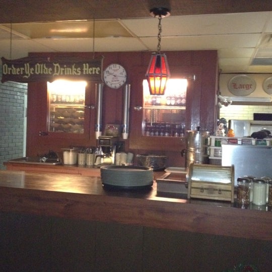 Photo taken at King&#39;s Inn Pizza Parlor by Pamela R. on 12/26/2011