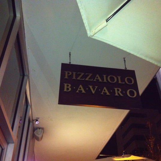 Photo taken at Bavaro&#39;s Pizza Napoletana &amp; Pastaria by Riza K. on 11/24/2011