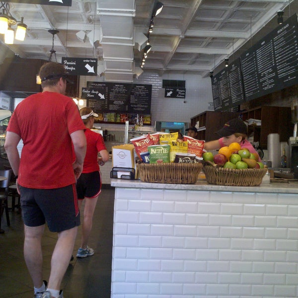 Foto tirada no(a) Benvenuto Cafe Tribeca por Bob L. em 5/28/2012