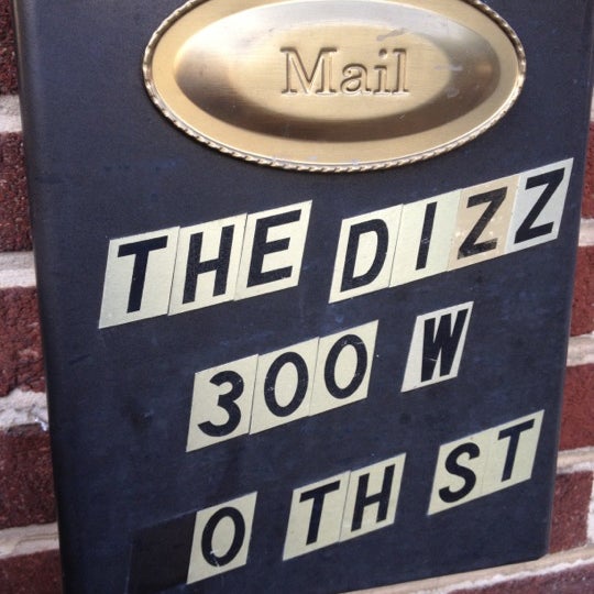 รูปภาพถ่ายที่ The Dizz โดย David B. เมื่อ 5/17/2012