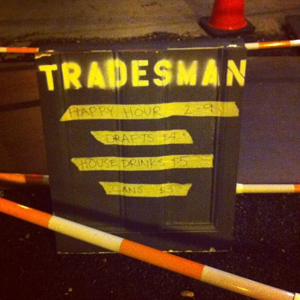 รูปภาพถ่ายที่ Tradesman โดย iamthescrapman เมื่อ 5/17/2012