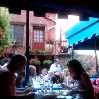 5/12/2012 tarihinde Carlie M.ziyaretçi tarafından Taverna Cretekou'de çekilen fotoğraf