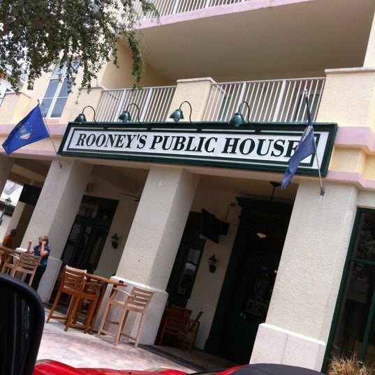 รูปภาพถ่ายที่ Rooney&#39;s Public House- the Gastropub โดย Alex เมื่อ 5/14/2012