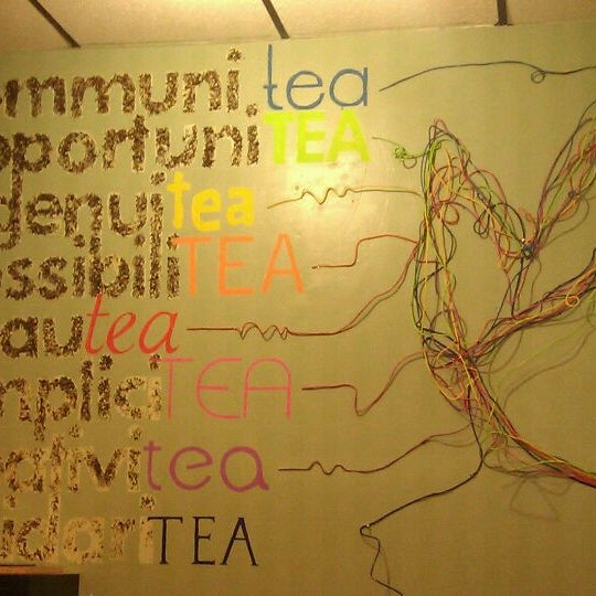 Foto tirada no(a) Kaleisia Tea Lounge por Christopher M. em 1/21/2011