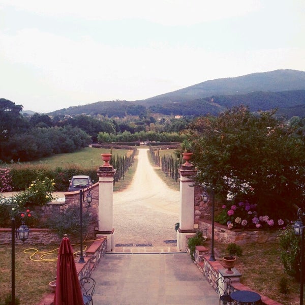 7/14/2012 tarihinde Alice B.ziyaretçi tarafından Villa Cheli'de çekilen fotoğraf
