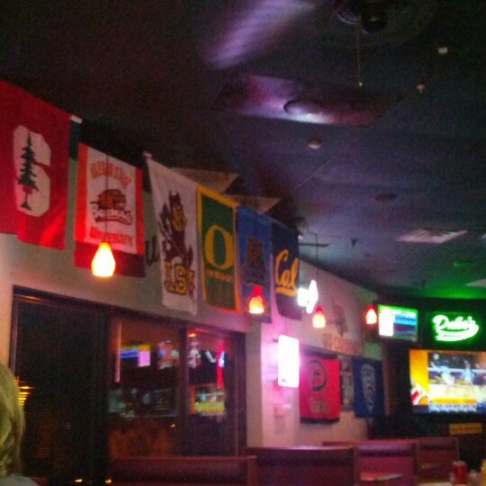 Photo taken at Duke&#39;s Sports Bar &amp; Grill by Steffen M. on 8/8/2012