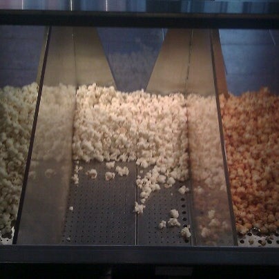 7/26/2012 tarihinde Moses R.ziyaretçi tarafından Pop Karma Popcorn'de çekilen fotoğraf