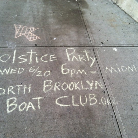 รูปภาพถ่ายที่ North Brooklyn Boat Club โดย Dana H. เมื่อ 6/21/2012